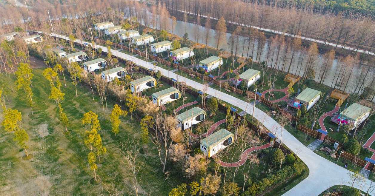 【秋日特惠】海湾房车露营地特色住宿一晚 双早 森林公园大门票 电瓶