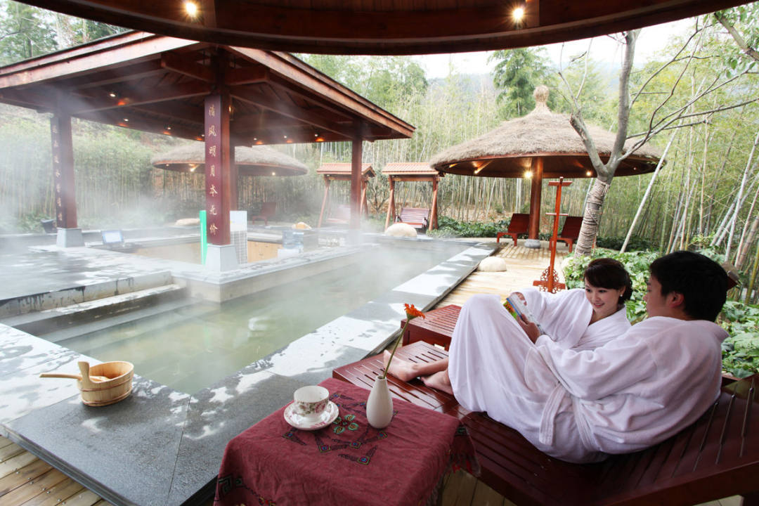 赏南山竹海美景 约泡御水温泉 船游天目湖山水园纯玩2日游(含1餐15菜1