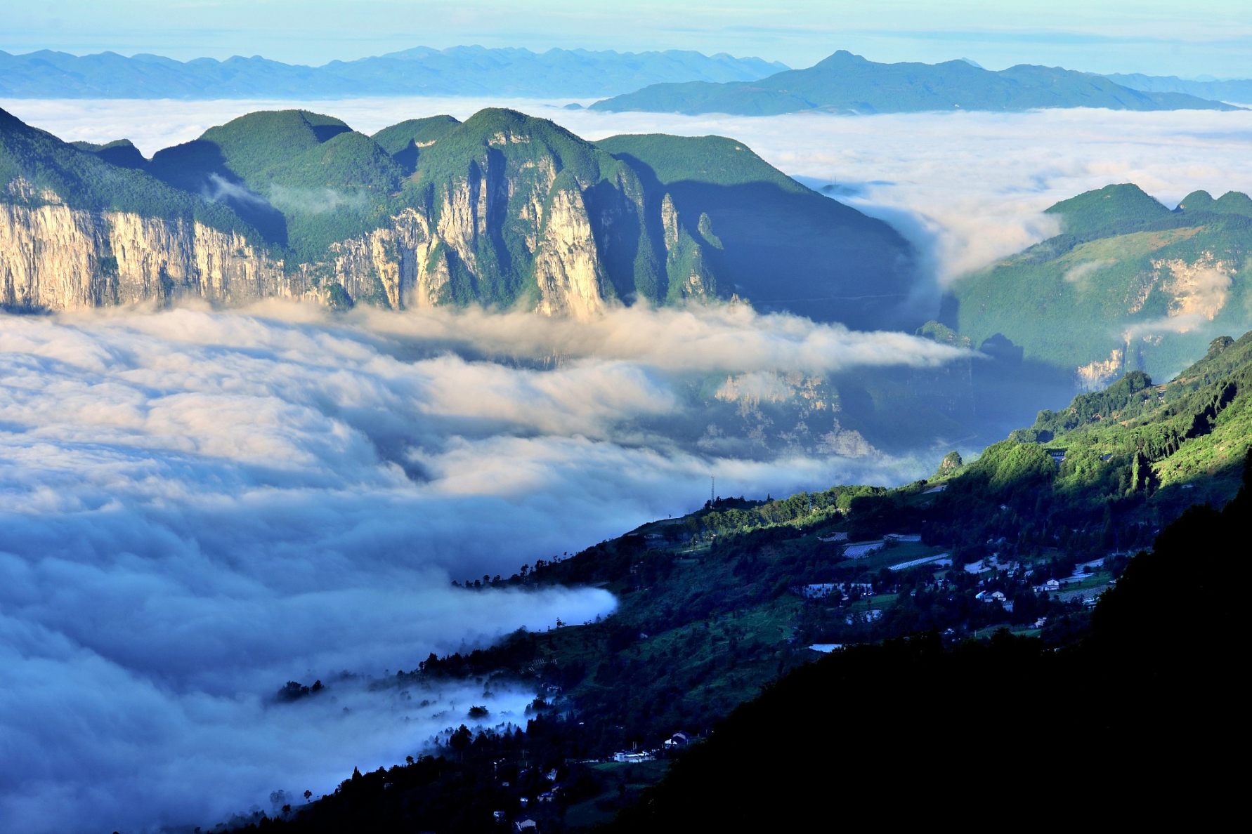 恩施大峡谷云龙河地缝网红狮子关风情女儿城大清江风景区梭布垭石林双
