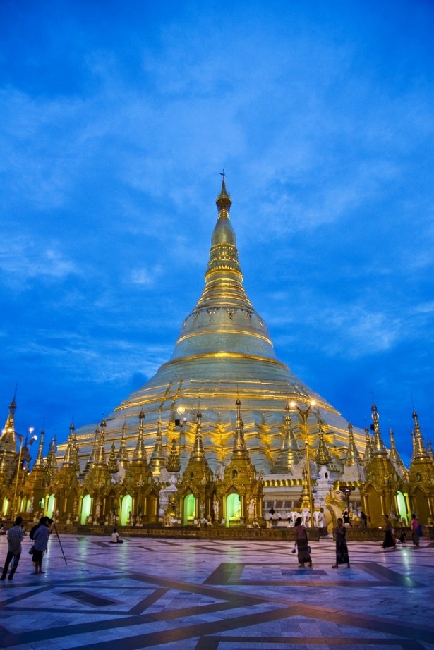晚餐:缅甸传统的风味餐 观看缅甸国戏木偶戏表演,后入住酒店.