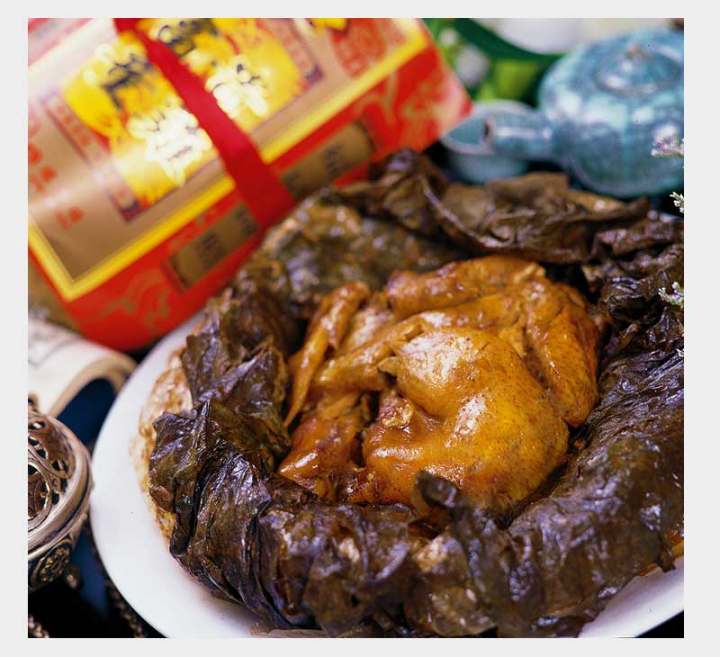 杭州楼外楼叫花鸡】800克叫花鸡 色泽金黄,香而不腻 杭州特产名菜