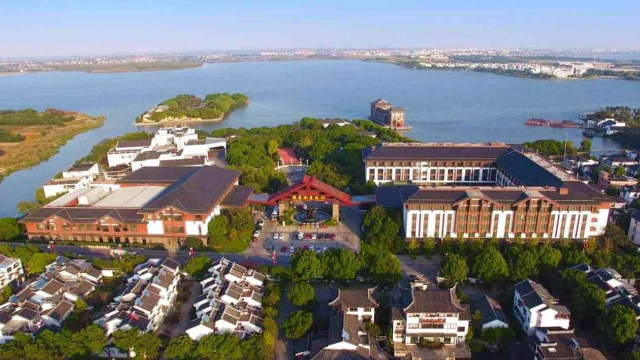 【预售*苏州同里湖度假村2日套餐】580元/套起 舒适双床房1晚 价值184