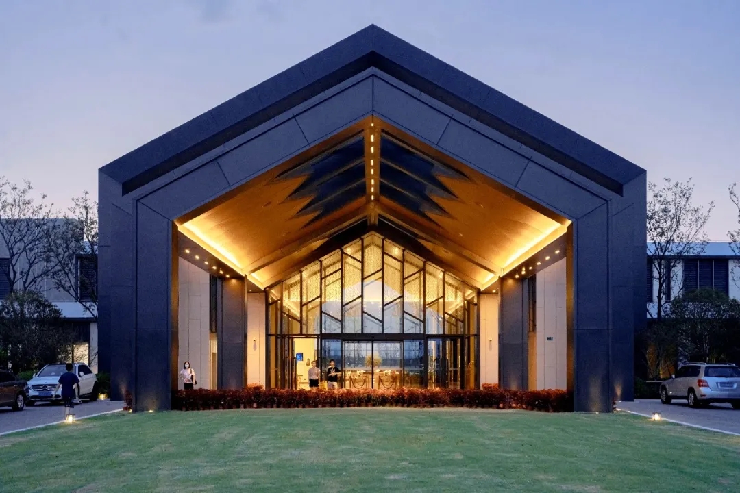 崇明光明花博酒店万人龙虾节套餐(花园房含双早 88元小龙虾&啤酒券 花